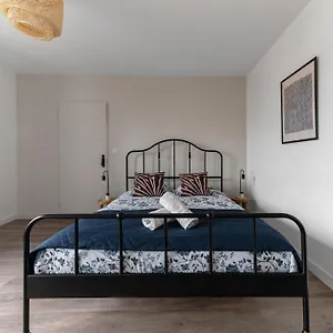 appartement-design-et-confort-terrasse-parking-le-156.hotels-rhonealpes.com/